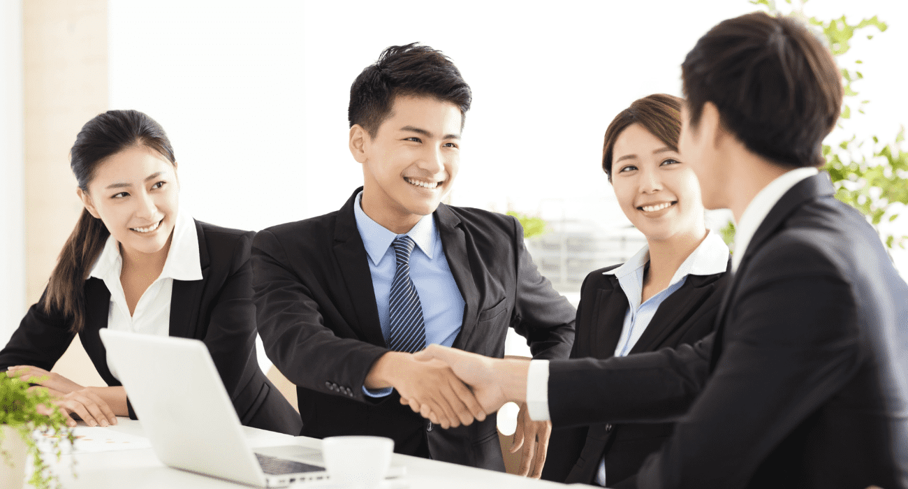 当社の実務経験から得た豊富で的確なノウハウと専門スタッフが、経営者様と二人三脚で最善のM&Aをすすめます